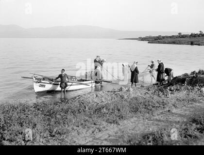 Arabische Fischer, Ostseite des Galiläischen Meeres, Mandatsgebiet Palästina, arabische Fischer auf Ostseite des Galiläischen Meeres, 1934 Stockfoto