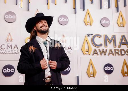 Nashville, Usa. November 2023. Ian Munsick kommt auf dem roten Teppich bei den 57. Jährlichen CMA Awards in der Bridgestone Arena in Nashville, Tennessee, am Mittwoch, den 8. November 2023. Foto: John Angelillo/UPI Credit: UPI/Alamy Live News Stockfoto