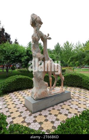 Shijiazhuang City, China - 29. Juli 2017: Giraffen-Skulptur im Park, Shijiazhuang City, Provinz Hebei, China Stockfoto