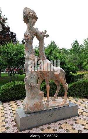 Shijiazhuang City, China - 29. Juli 2017: Giraffen-Skulptur im Park, Shijiazhuang City, Provinz Hebei, China Stockfoto