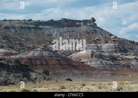 Die Seiten der antiken Geschichte sind in den Klippen und Canyons von South Central Utah geschrieben, wo die freigelegte Geologie bis in die Zeit der Dinosaurier zurückreicht. Stockfoto