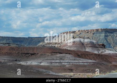 Die Seiten der antiken Geschichte sind in den Klippen und Canyons von South Central Utah geschrieben, wo die freigelegte Geologie bis in die Zeit der Dinosaurier zurückreicht. Stockfoto