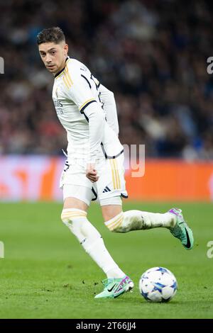 Madrid, Spanien. November 2023. Federico Valverde von Real Madrid kontrolliert den Ball während des Spiels der Gruppe C der UEFA Champions League zwischen Real Madrid und SC Braga am 8. November 2023 in Madrid. Quelle: Meng Dingbo/Xinhua/Alamy Live News Stockfoto