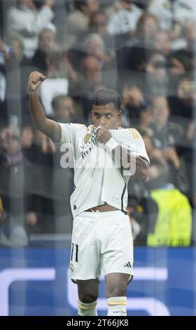 Madrid, Spanien. November 2023. Rodrygo von Real Madrid feiert sein Tor beim Spiel der Gruppe C der UEFA Champions League zwischen Real Madrid und SC Braga am 8. November 2023 in Madrid. Quelle: Meng Dingbo/Xinhua/Alamy Live News Stockfoto