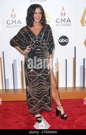 Nashville, Tennessee, USA. November 2023. Sara Evans. 57. Jährliche CMA Awards, Country Music's größte Nacht, im Music City Center. Foto Copyright: XAdMedia/xMediaPunchx Credit: Imago/Alamy Live News Stockfoto