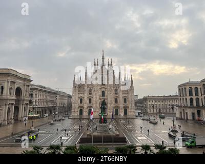 Mailand, Italien - 12. november 2023: Zentraler Mailänder Platz vor dem Dom. Italien Stockfoto