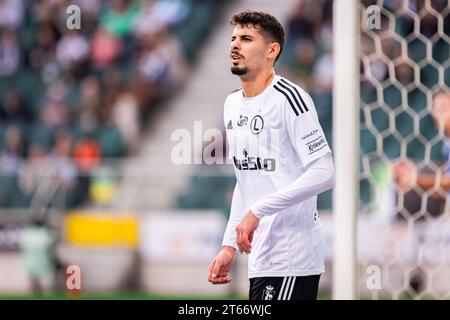 Warschau, Polen. Oktober 2023. Gil Dias of Legia wurde während des Polnischen PKO Ekstraklasa League-Spiels zwischen Legia Warszawa und PGE FKS Stal Mielec im Marschall Jozef Pilsudski Legia Warschau Municipal Stadium gesehen. Endergebnis; Legia Warszawa 1:3 PGE FKS Stal Mielec. (Foto: Mikolaj Barbanell/SOPA Images/SIPA USA) Credit: SIPA USA/Alamy Live News Stockfoto