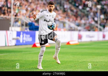 Warschau, Polen. Oktober 2023. Gil Dias von Legia wurde während des Polnischen PKO Ekstraklasa League-Spiels zwischen Legia Warszawa und PGE FKS Stal Mielec im Marschall Jozef Pilsudski Legia Warschau Municipal Stadium gesehen. Endergebnis; Legia Warszawa 1:3 PGE FKS Stal Mielec. (Foto: Mikolaj Barbanell/SOPA Images/SIPA USA) Credit: SIPA USA/Alamy Live News Stockfoto