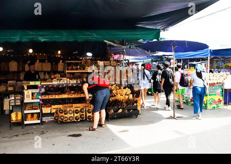 Chatuchak Wochenendmarkt oder Jatujak lokaler Fußgängermarkt für thailänder und ausländische Reisende Reisebesuche und Einkaufsartikel Geschenke Stockfoto