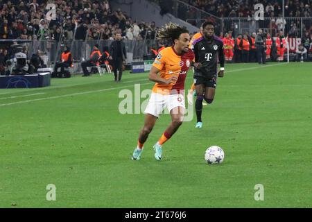 MÜNCHEN, Deutschland. , . 93 Boey Sacha während der UEFA Champions League Goup Ein Spiel zwischen dem FC BAYERN München und GALATASARAY A.S. in der Allianz Arena, dem Stadion München am 08. November. In München (Foto von Arthur THILL/ATP Images) (THILL Arthur/ATP/SPP) Credit: SPP Sport Press Photo. /Alamy Live News Stockfoto