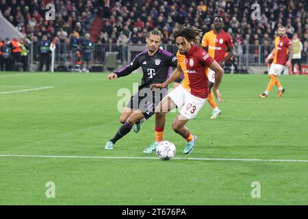 MÜNCHEN, Deutschland. , . 93 Boey Sacha, 10 Leroy SANÉ, Sane während der UEFA Champions League Goup Ein Spiel zwischen dem FC BAYERN München und GALATASARAY A.S. in der Allianz Arena, dem Stadion München am 08. November. In München (Foto von Arthur THILL/ATP Images) (THILL Arthur/ATP/SPP) Credit: SPP Sport Press Photo. /Alamy Live News Stockfoto