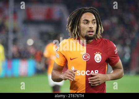 MÜNCHEN, Deutschland. , . 93 Boey Sacha während der UEFA Champions League Goup Ein Spiel zwischen dem FC BAYERN München und GALATASARAY A.S. in der Allianz Arena, dem Stadion München am 08. November. In München (Foto von Arthur THILL/ATP Images) (THILL Arthur/ATP/SPP) Credit: SPP Sport Press Photo. /Alamy Live News Stockfoto