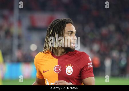 MÜNCHEN, Deutschland. , . 93 Boey Sacha während der UEFA Champions League Goup Ein Spiel zwischen dem FC BAYERN München und GALATASARAY A.S. in der Allianz Arena, dem Stadion München am 08. November. In München (Foto von Arthur THILL/ATP Images) (THILL Arthur/ATP/SPP) Credit: SPP Sport Press Photo. /Alamy Live News Stockfoto