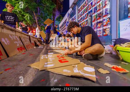 Haifa, Israel - 7. November 2023: Jugend zum Gedenken an die Opfer der Jugend, ermordet von Hamas-Terroristen am 07. Oktober. Haifa, Israel Stockfoto