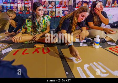 Haifa, Israel - 7. November 2023: Jugend zum Gedenken an die Opfer der Jugend, ermordet von Hamas-Terroristen am 07. Oktober. Haifa, Israel Stockfoto