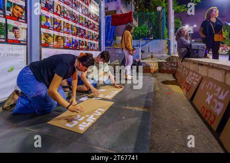 Haifa, Israel - 7. November 2023: Jugend zum Gedenken an die Opfer der Jugend, ermordet von Hamas-Terroristen am 07. Oktober. Haifa, Israel Stockfoto