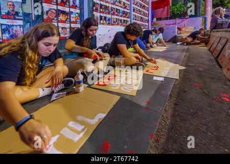 Haifa, Israel - 7. November 2023: Jugend zum Gedenken an die Opfer der Jugend, ermordet von Hamas-Terroristen am 07. Oktober. Haifa, Israel Stockfoto