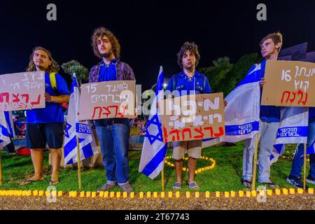 Haifa, Israel - 7. November 2023: Jugend zum Gedenken an die Opfer der Jugend, ermordet von Hamas-Terroristen am 07. Oktober. Haifa, Israel Stockfoto