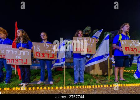 Haifa, Israel - 7. November 2023: Jugend zum Gedenken an die Opfer der Jugend, ermordet von Hamas-Terroristen am 07. Oktober. Haifa, Israel Stockfoto