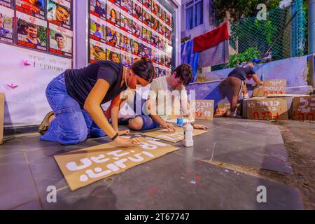 Haifa, Israel - 7. November 2023: Jugend zum Gedenken an die Opfer der Jugend, ermordet von Hamas-Terroristen am 07. Oktober. Haifa, Israel Stockfoto