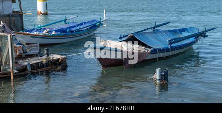 Traditionelle hölzerne kleine griechische Fischerboote. Stockfoto