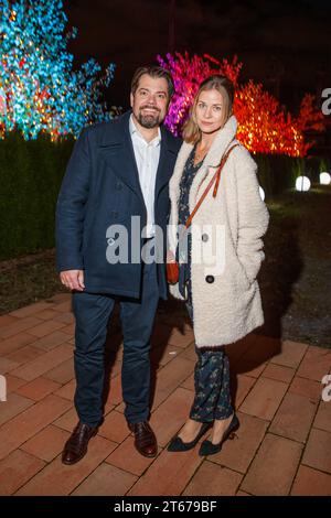 Musical Premiere - Romeo & Julia Liebe ist alles Daniel Fehlow mit Ehefrau Jessica Ginkel bei der Gala-Premiere von PALAZZO im Spiegelpalast am 08.11.2023 in Berlin. *** Musikalische Premiere Romeo Juliet Love is Everything Daniel Fehlow mit Frau Jessica Ginkel bei der Galapremiere von PALAZZO im Spiegelpalast am 08 11 2023 in Berlin Copyright: XEventpressxKochanx Credit: Imago/Alamy Live News Stockfoto