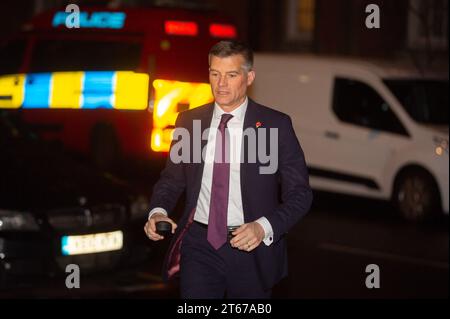 London, England, Großbritannien. November 2023. Der Verkehrsminister MARK HARPER wird vor der morgendlichen Medienrunde in Westminster gesehen. (Kreditbild: © Tayfun Salci/ZUMA Press Wire) NUR REDAKTIONELLE VERWENDUNG! Nicht für kommerzielle ZWECKE! Stockfoto