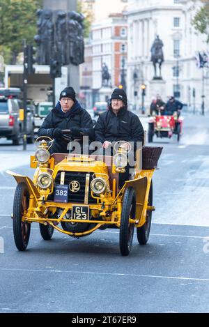 1902 Panhard et Levassor Car Teilnahme am Rennrennen London-Brighton, Oldtimer-Rennen durch Westminster, London, Großbritannien Stockfoto