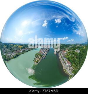 Aus der Vogelperspektive auf die wunderschön gelegene Stadt Passau an der Donau, Inn und Ilz Stockfoto