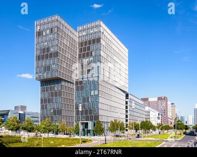 Der FAZ-Turm im Europaviertel in Frankfurt am Main, seit 2022 Sitz der Frankfurter Allgemeinen Zeitung. Stockfoto