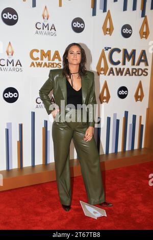 Nashville, Usa. November 2023. Ankunft bei den 57. CMA Awards in der Bridgestone Arena in Nashville, Tennessee am Mittwoch, 8. November 2023. (Foto von Justin Renfroe/SIPA USA) Credit: SIPA USA/Alamy Live News Stockfoto