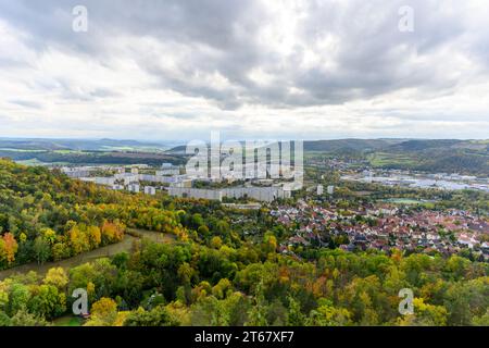 Blick von oben auf die Stadt Jena, Lobeda Ost im Herbst. Thüringen, Deutschland Stockfoto