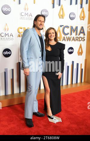 Nashville, Usa. November 2023. Ankunft bei den 57. CMA Awards in der Bridgestone Arena in Nashville, Tennessee am Mittwoch, 8. November 2023. (Foto von Justin Renfroe/SIPA USA) Credit: SIPA USA/Alamy Live News Stockfoto