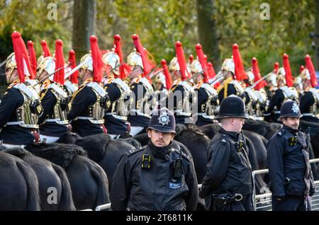 Polizeibeamte der Metropolitan Police im Dienst während der Eröffnung des Parlaments. November 2023 Stockfoto