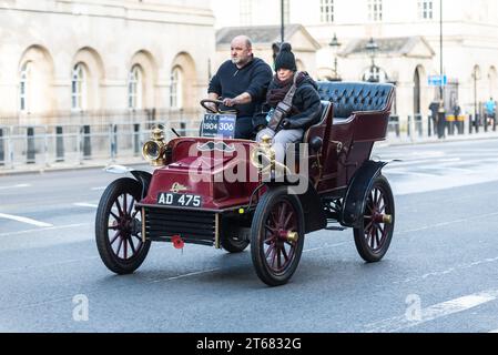 1904 Cadillac Car Teilnahme am Rennen von London nach Brighton, Oldtimer-Rennen durch Westminster, London, Großbritannien Stockfoto