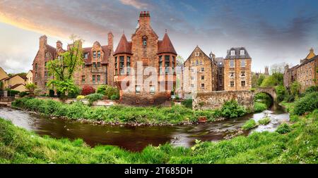 Schottische Landschaft - Dean Village Panorama in Edinburgh dramatischer Sonnenuntergang, Großbritannien Stockfoto