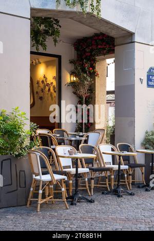 Ein Café im Freien in Paris, Frankreich Stockfoto