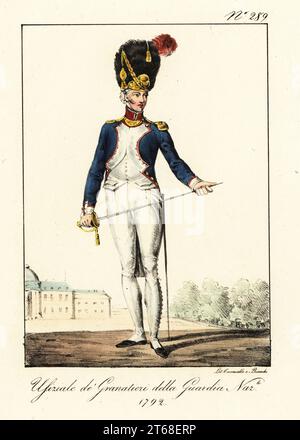 Uniform eines Offiziers in den Grenadieren der Nationalgarde, 1792. In gefedertem Bärenfellhelm, blauer Jacke mit goldenen Schulterklappen und gorgette, weiße Reithose, Gamaschen, goldenes Schwert. Das Regiment wurde während der Französischen Revolution 1789 gegründet. Officier de Grenadiers de la Garde nationale. Handkolorierte Lithographie von Lorenzo Bianchi und Domenico Cuciniello nach Hippolyte Lecomte aus Costumi civili e militari della monarchia francese dal 1200 al 1820, Neapel, 1825. Italienische Ausgabe der Lecomtes Zivil- und Militärkostüme der französischen Monarchie von 1200 bis 1820. Stockfoto