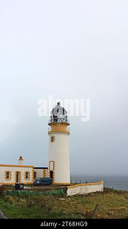 Ein Blick auf den Tiumpan Lighthouse in der Nähe von Portnaguran im Norden von Point auf der Eye Peninsula, Isle of Lewis, Äußere Hebriden, Schottland. Stockfoto