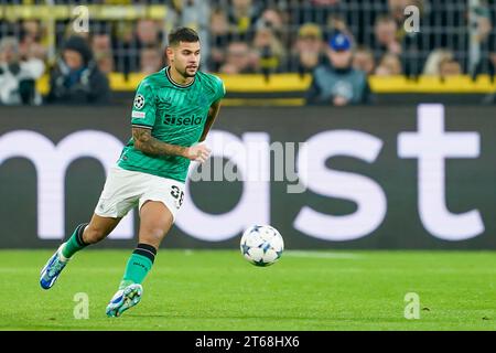 Dortmund, 7. November 2023: Bruno Guimaraes (39 Newcastle) kontrolliert den Ball während des UEFA Champions League Gruppe F Fußballspiels zwischen Borussia Dortmund und Newcastle United im Signal Iduna Park in Dortmund. (Daniela Porcelli/SPP) Credit: SPP Sport Press Photo. /Alamy Live News Stockfoto