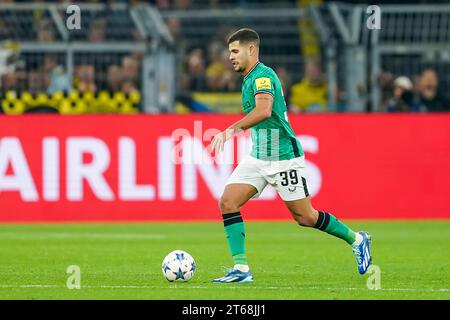 Dortmund, 7. November 2023: Bruno Guimaraes (39 Newcastle) kontrolliert den Ball während des UEFA Champions League Gruppe F Fußballspiels zwischen Borussia Dortmund und Newcastle United im Signal Iduna Park in Dortmund. (Daniela Porcelli/SPP) Credit: SPP Sport Press Photo. /Alamy Live News Stockfoto