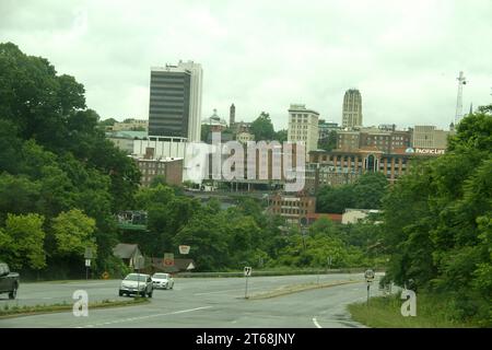 Fahren Sie auf dem 163S/Amherts Highway in Richtung Stadtzentrum von Lynchburg, Virginia, USA Stockfoto