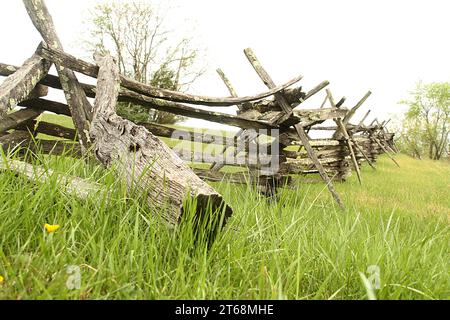 Einfacher Zaun mit geteilter Schiene im Poplar Forest Retreat von Thomas Jefferson in Forest, Virginia, USA Stockfoto