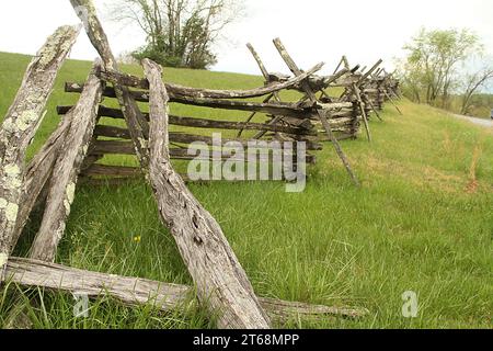 Einfacher Zaun mit geteilter Schiene im Poplar Forest Retreat von Thomas Jefferson in Forest, Virginia, USA Stockfoto