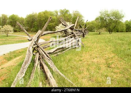 Einfacher Zaun mit geteilter Schiene im Poplar Forest Retreat von Thomas Jefferson in Forest, Virginia, USA Stockfoto