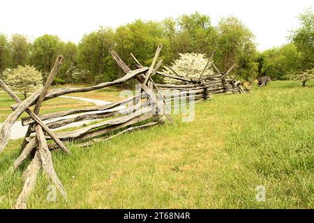 Einfacher Zaun mit geteilter Schiene im Poplar Forest Retreat von Thomas Jefferson in Forest, Virginia, USA Stockfoto