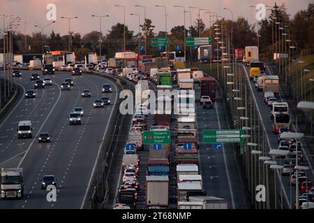 Stau auf Expressway S6 namens Obwodnica Trojmiasta (Tricity Beltway) zur Autostrada A1 in Danzig, Polen © Wojciech Strozyk / Alamy Stock Photo Stockfoto