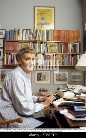 Astrid Lindgren. Schwedischer Autor von Kinderbüchern, Liedern und Romanen. Geboren am 14. november 1907 bis 28. januar 2002. International berühmt für die Bücher Pippi Langstrumpf, Emil von Lönneberga, Karlsson auf dem Dach und die sechs Bullerby-Kinder. 2017 wurde sie als die am 18. Übersetzte Autorin der Welt berechnet. Rund 167 Millionen ihrer Bücher wurden weltweit 2010 verkauft. 1983 Roland Palm Ref. 2-55-7 Stockfoto