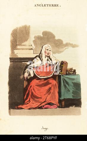 Richter in Perücke und Gewändern auf der Bank, 1800er Jahre Mit legalen Büchern, Schreibtisch und Fußpolster. Juge. Handkolorierter Kupferstich nach einer Illustration von William Alexander aus J-B. Eyries L'Angleterre ou Kostüme, Moeurs et Usages des Anglais, England: Kostüme, Manners and Mores of the English, Librairie de Gide Fils, Paris, 1821. Jean-Baptiste Eyries (1767–1846) war ein französischer Geograf, Autor und Übersetzer. Stockfoto