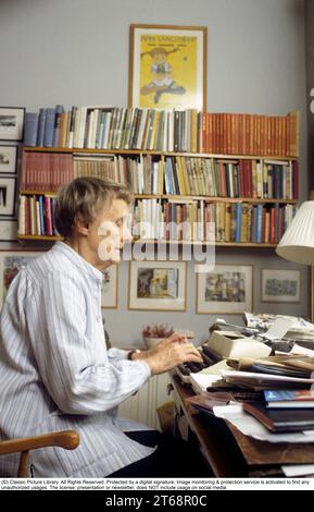 Astrid Lindgren. Schwedischer Autor von Kinderbüchern, Liedern und Romanen. Geboren am 14. november 1907 bis 28. januar 2002. International berühmt für die Bücher Pippi Langstrumpf, Emil von Lönneberga, Karlsson auf dem Dach und die sechs Bullerby-Kinder. 2017 wurde sie als die am 18. Übersetzte Autorin der Welt berechnet. Rund 167 Millionen ihrer Bücher wurden weltweit 2010 verkauft. 1983 Roland Palm Ref. 2-55-7 Stockfoto